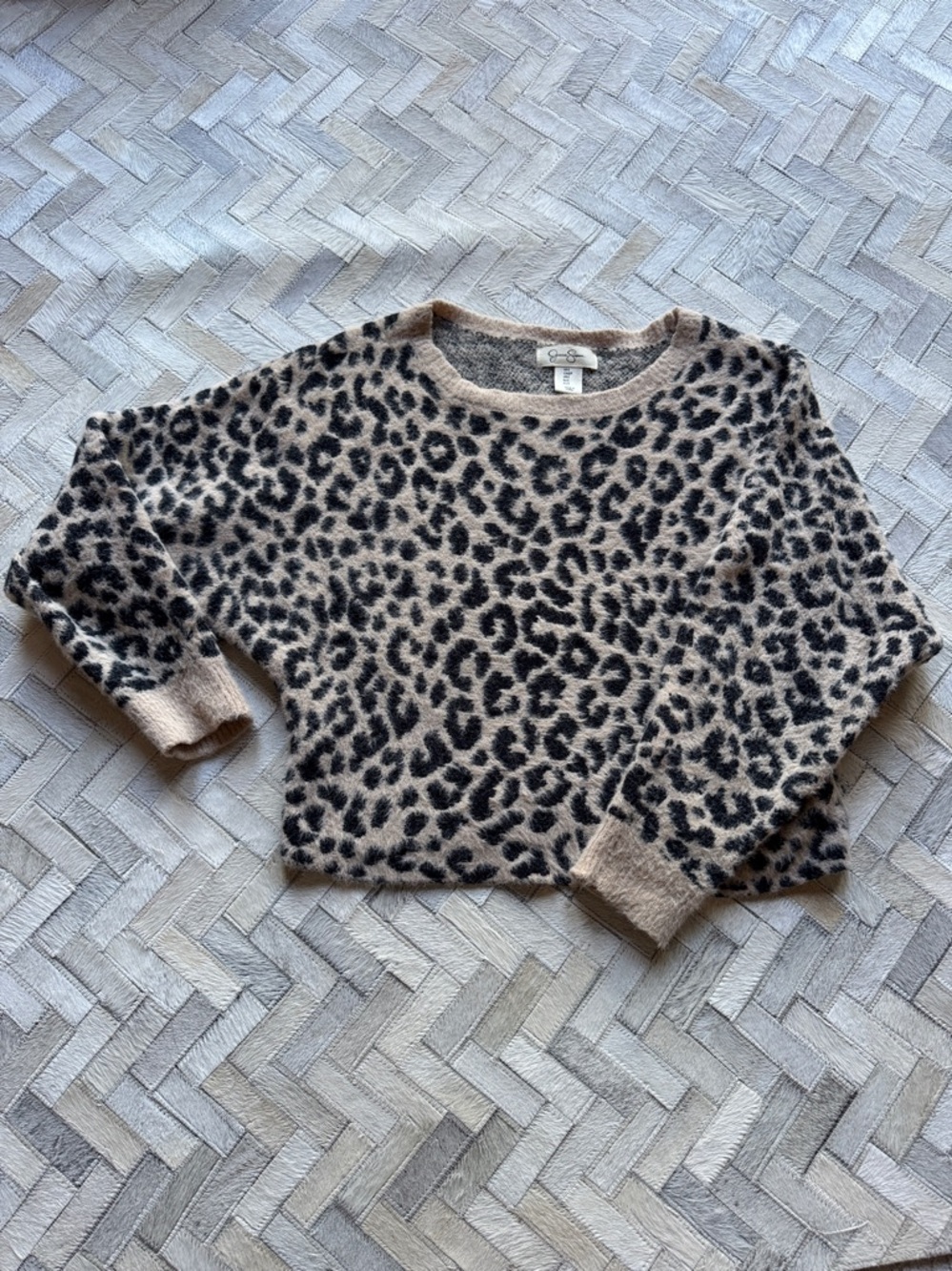 Jessica Simpson cheetah light weight sz S sweater